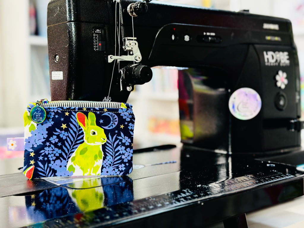 Check out this great video on making a small zipper pouch